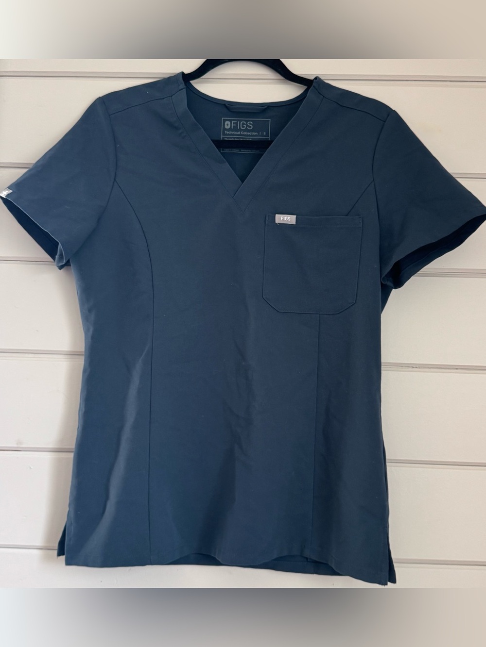 Women’s Figs Catarina One-Pocket Scrub Top- Navy Blue